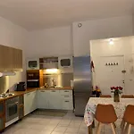 公寓 The French Coastal Retreat By J - Central, 5 Mins To Sea, Tram, Train, Ac, Wifi
