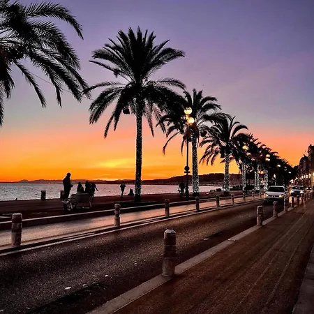 The French Coastal Retreat By J - Central, 5 Mins To Sea, Tram, Train, Ac, Wifi Nizza